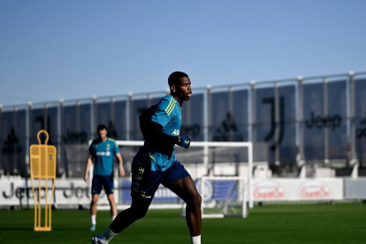 Paul Pogba, volante francés de la Juventus, espero volver pronto al campo de juego.