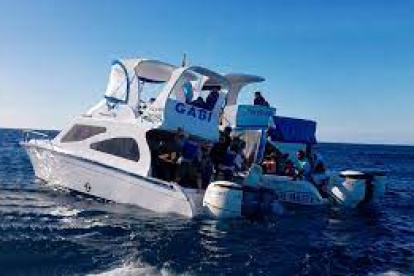 Imagen referencial de una lancha de cabotaje que opera en las islas Galápagos parecida a la que se hundió