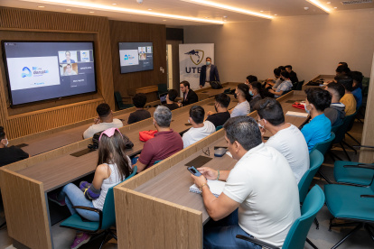 Jornada. Las conferencias virtuales se realizan los lunes.