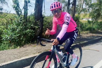 Alexander Cepeda se prepara para el Giro de Italia, donde apunta a ganar etapas.