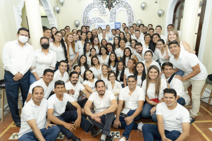 Empresa.- Un grupo de colaborados de Norlop.