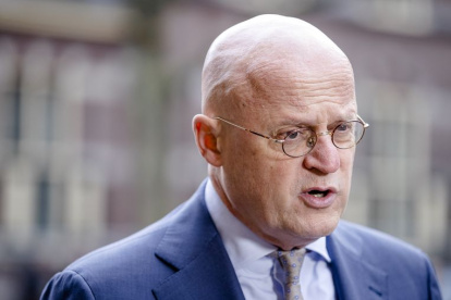 El exministro de Justicia de Países Bajos Ferd Grapperhaus, sufre amenszas. Foto o tomada de la página Het Perool.