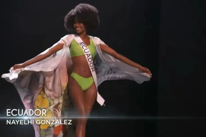 Nayelhi González inició su presentación en la competencia preliminar.