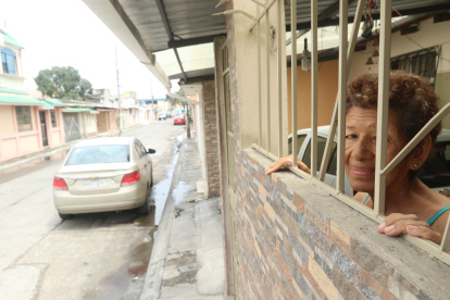 Medida. Los residentes de Brisas del Río temen salir de sus casa.