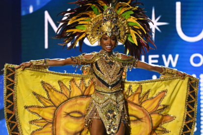 La esmeraldeña en su traje típico.