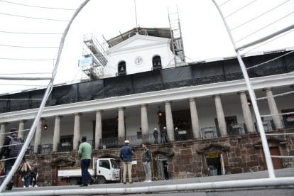 Por ahora, la fachada de Carondelet no tiene una buena vista según algunos visitantes.