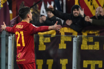 Paulo Dybala celebra su gol con la Roma ante el Genova.