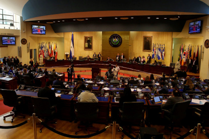 Fotografía de archivo en la que se registró una vista general de la Asamblea Legislativa de El Salvado, en San Salvador (El Salvador). EFE/Rodrigo Sura