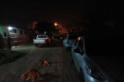 Santa Rosa. Policías hallan dos carros abandonados.