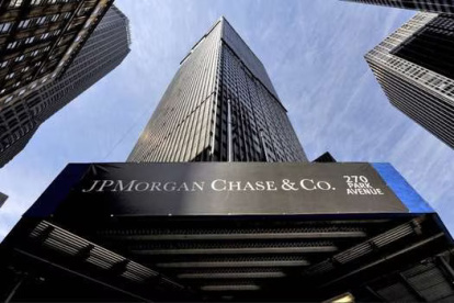 La empresa JpMorgan baja sus ganancias en comparación al periodo de 2021.