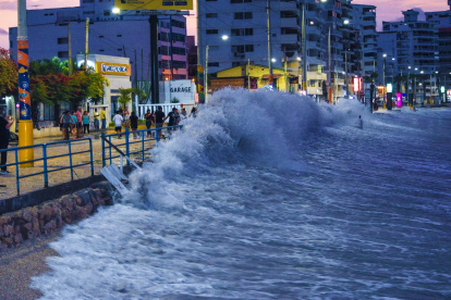 El último oleaje se extendió hasta el 13 de enero, lo que alarmó a la población de Salinas.