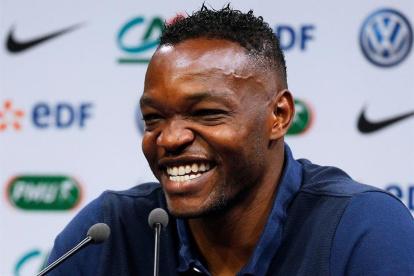 El arquero Steve Mandanda decidió retirarse de la selección francesa.