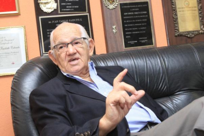 El embajador inicia con la narrativa de aquel entonces