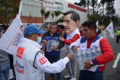 Ambiente previo al debate de la Alcaldía de Quito.
