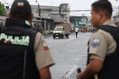 Atentado. Tres de las víctimas viajaban en un furgón, donde se arrojó el pedazo de cartón con la amenaza.