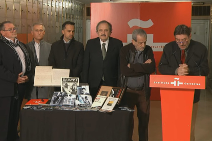 Presencia. En la imagen si ve el momento de la ceremonia formal del arribo de los documentos al instituto.