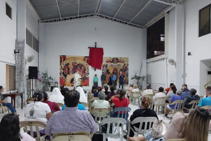 Guayaquil. Decenas de personas asistieron la noche de este domingo 15, a la ceremonia que develó los trabajos en la imagen.