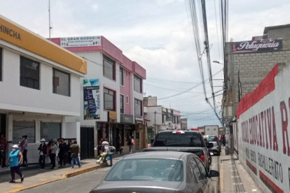 Sitio. En esta zona comercial y de alta concurrencia se cometió el robo y asesinato de una cliente de un banco.