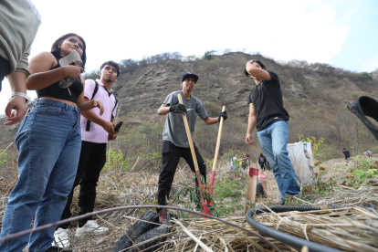 Actividad. Estudiantes y vecinos participaron en la jornada.