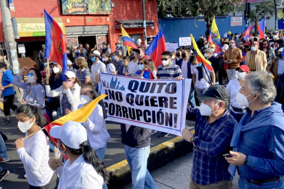 Marcha. En 2021, un grupo de capitalinos salió a las calles para pedir trasparencias en las contrataciones.