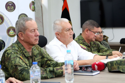 Centro. El ministro de Defensa, Luis Lara, habla del Plan Militar con Colombia.