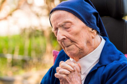 La monja francesa Lucile Randon más conocida como sor André estaba reconocida como la mujer más longeva del mundo a sus 118 años.