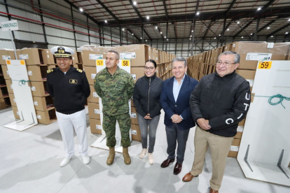 La presidenta del CNE, Diana Atamaint, y el consejero José Cabrera asistieron al inicio del proceso.
