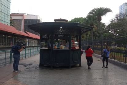 El quiosco se encuentra ubicado en la calle Pedro Moncayo, en el centro de Guayaquil.