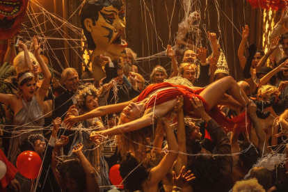 Escándalos y excesos quedan plasmados en esta película dirigida por Damien Chazelle.