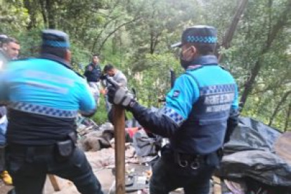 El personal efectuó una acción para el control de armas blancas y drogas