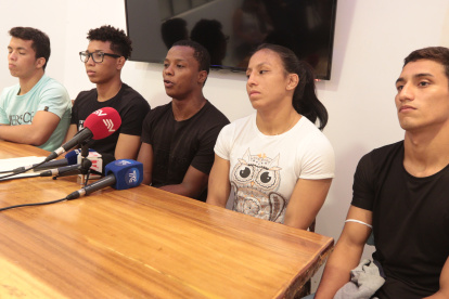 En octubre de 2021, varios luchadores, entre ellos Luisa Valverde y Andrés Montaño (c), amenazaron retirarse.