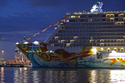 Foto de archivo de un crucero en Miami. EFE/Gastón de Cárdenas