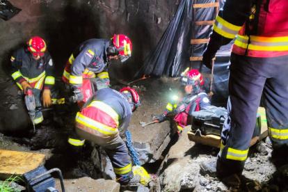 Dos personas más fueron rescatadas con vida y un tercero aún no sería hallado.