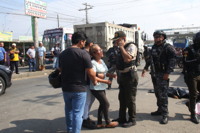 Guayaquil. Parientes de los adolescentes llegaron hasta el lugar.