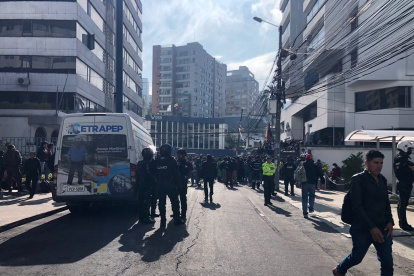 La mañana de este 18 de enero de 2023 trabajadores se tomaron las oficinas centrales de la empresa petrolera.