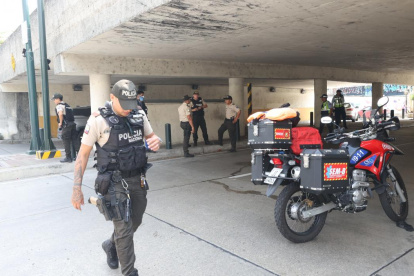 En este túnel del paso a desnivel de la avenida del Bombero fue interceptado Javier Rosero Quiroz. Conducía su camioneta.
