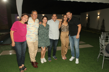 Jenny Patricia Morán, Luis Almeida, Johanna y Carlos Luis, Adriana Almeida y Abel Sánchez.
