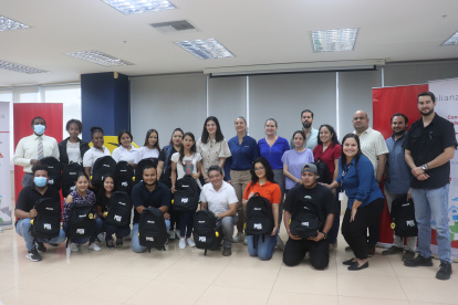 Pasantía.- Un grupo de alumnos que empiezan a adquirir experiencia laboral en las empresas.