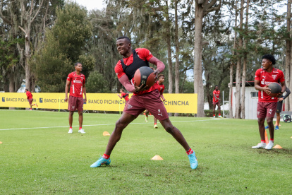 José Angulo es uno de los nuevos delanteros para Liga Deportiva Universitaria de Quito en esta temporada 2023. Él llega desde el Tijuana, del fútbol mexicano.