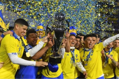 Boca ya le ganó la Liga 2022 a Racing y busca repetirla en Emiratos.
