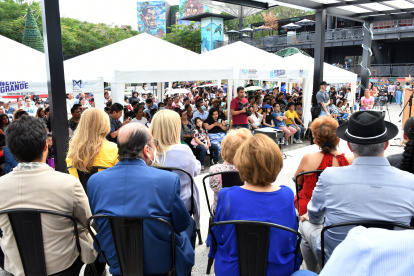 Guayarte. Decena de aspirantes esperan turno.