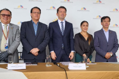 Legisladores. Los miembros del Frente Parlamentario Anticorrupción han entregado dos listas de políticos señalados por sus nexos oscuros.