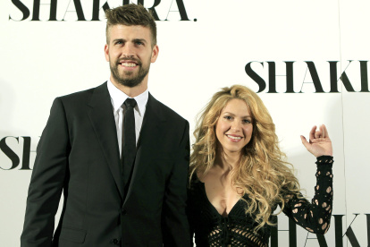 La cantante colombiana, Shakira, acompañada por su expareja, el exfutbolista del F. C. Barcelona, Gerard Piqué en una foto de archivo.