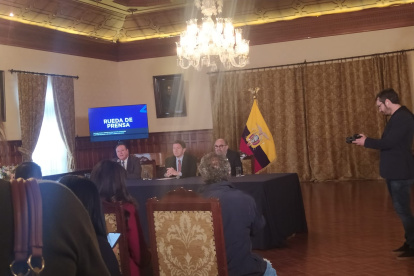 Los ministros del Interior, Juan Zapata; de Gobierno, Francisco Jiménez; y el secretario de la Administración, Iván Correa hablaron de los allanamientos.