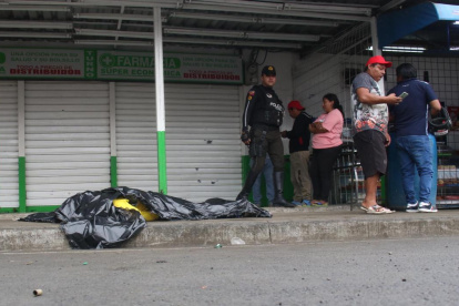 Los asesinatos del jueves alarmaron a quienes habitan en ese populoso sector de la urbe.