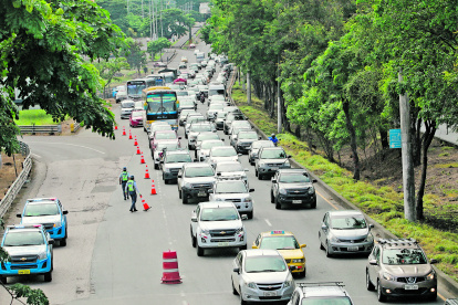 Movilidad. Habitantes de vía a la costa se quejan porque se ha perdido la fluidez del tránsito en esa zona.