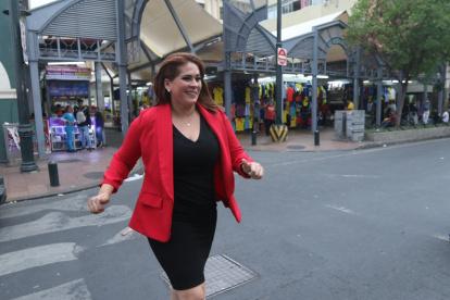 La aspirante al Sillón de Olmedo hizo una Parada Expreso en el casco comercial de la urbe para contarnos un poco sobre su plan de trabajo.