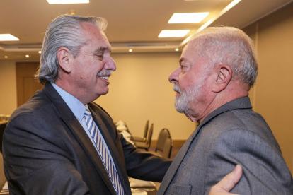 El presidente argentino, Alberto Fernandez, y el mandatario de Brasil, Lula Da Silva,