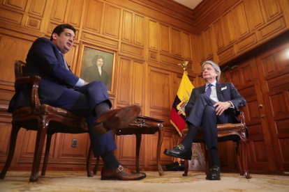 El presidente mencionó a funcionarios de anteriores administraciones como parte de los grupos que quieren presionar y mantener pode en su Gobierno.