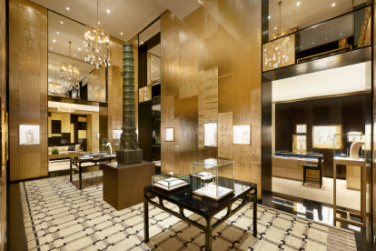 Imagen de la renovada joyería que la firma Chanel en la exclusiva Plaza Vendôme de París, en la que se encuentran otras joyerías de lujo.